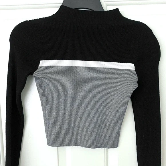brandy melville sweater top - black and grey - Picture 3 of 3